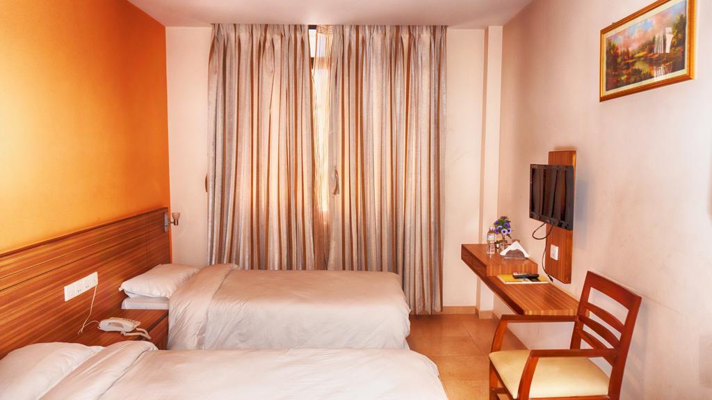 Aryal International Hotel Katmandu Oda fotoğraf