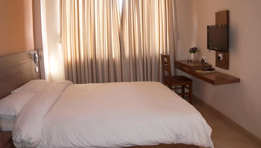 Aryal International Hotel Katmandu Oda fotoğraf