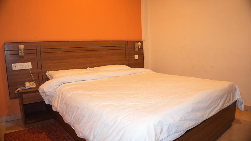 Aryal International Hotel Katmandu Oda fotoğraf