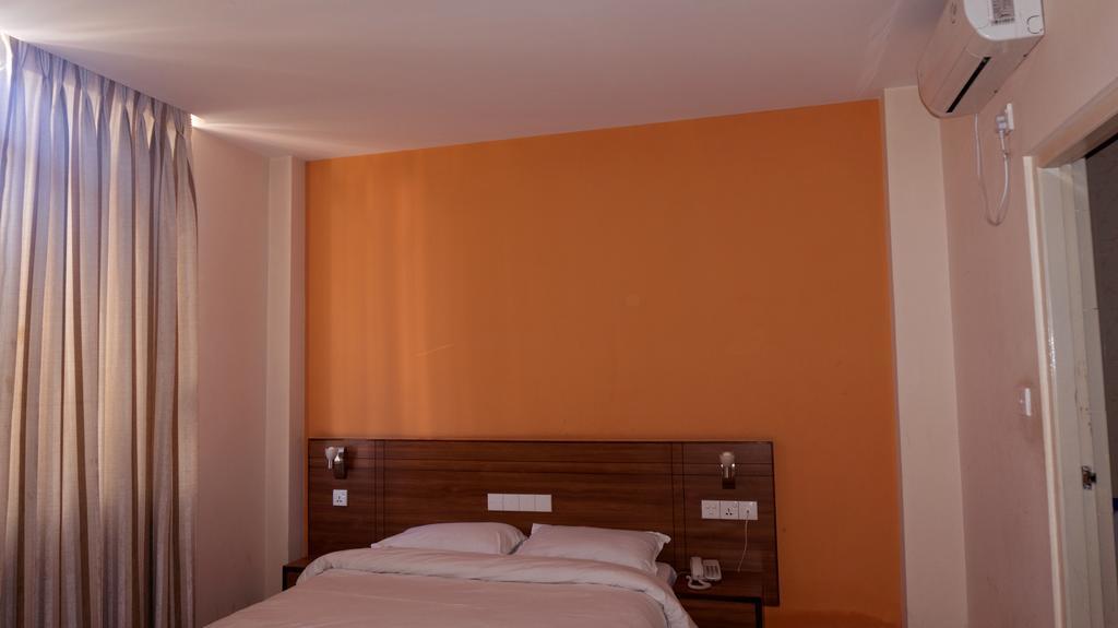 Aryal International Hotel Katmandu Oda fotoğraf
